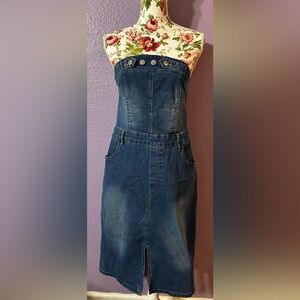 A cute strapless jean dress!